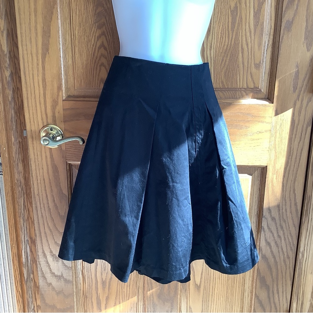 The Limited NWT black pleated skirt Sz 8.